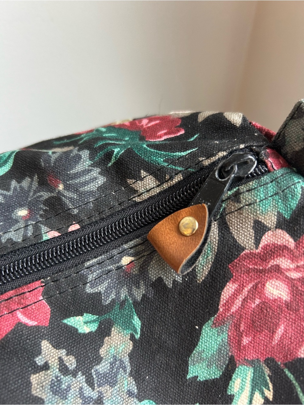 Gitano Vintage 90s Floral Weekender Tote Bag with Brown Trim - Picture 5 of 6